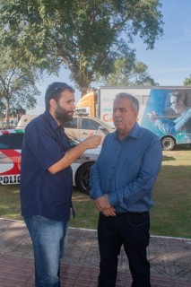 
<a style='margin-left: 5px;' class='btn btn-xs btn-social btn-facebook' href='https://www.facebook.com/sharer/sharer.php?u=https://galeramix.s01.web.getmuller.com.br/imagem/a108/800-800-90/conteudo/site_galerias/108/tijucasaaniversario-159-anos-tijucas-galera-mix-54.jpg' rel='popup' data-width='500' data-height='400'><i class='fa fa-facebook'></i>Compartilhar <span class='hidden-xs'>no Facebook</span>
</a> 
<a class='btn btn-default btn-xs' target='_blank' href='imagem/a108/800-800-90/conteudo/site_galerias/108/tijucasaaniversario-159-anos-tijucas-galera-mix-54.jpg'>
<span class='glyphicon glyphicon-cloud-download'></span> Salvar
</a>
