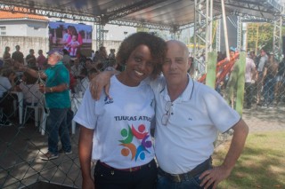 
<a style='margin-left: 5px;' class='btn btn-xs btn-social btn-facebook' href='https://www.facebook.com/sharer/sharer.php?u=https://galeramix.s01.web.getmuller.com.br/imagem/a108/800-800-90/conteudo/site_galerias/108/tijucasaaniversario-159-anos-tijucas-galera-mix-56.jpg' rel='popup' data-width='500' data-height='400'><i class='fa fa-facebook'></i>Compartilhar <span class='hidden-xs'>no Facebook</span>
</a> 
<a class='btn btn-default btn-xs' target='_blank' href='imagem/a108/800-800-90/conteudo/site_galerias/108/tijucasaaniversario-159-anos-tijucas-galera-mix-56.jpg'>
<span class='glyphicon glyphicon-cloud-download'></span> Salvar
</a>
