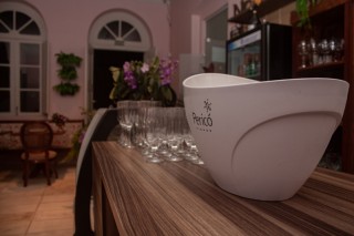 
                    <a style='margin-left: 5px;' class='btn btn-xs btn-social btn-facebook' href='https://www.facebook.com/sharer/sharer.php?u=https://galeramix.s01.web.getmuller.com.br/imagem/a109/800-800-90/conteudo/site_galerias/109/nona-cre-tijucas-jantar-dia-dos-namorados-galeramix-13.jpg' rel='popup' data-width='500' data-height='400'><i class='fa fa-facebook'></i>Compartilhar <span class='hidden-xs'>no Facebook</span>
                </a> 
                <a class='btn btn-default btn-xs' target='_blank' href='imagem/a109/800-800-90/conteudo/site_galerias/109/nona-cre-tijucas-jantar-dia-dos-namorados-galeramix-13.jpg'>
                    <span class='glyphicon glyphicon-cloud-download'></span> Salvar
                </a>
                