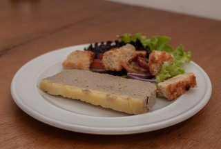 
    <a style='margin-left: 5px;' class='btn btn-xs btn-social btn-facebook' href='https://www.facebook.com/sharer/sharer.php?u=https://galeramix.s01.web.getmuller.com.br/imagem/a109/800-800-90/conteudo/site_galerias/109/nona-cre-tijucas-jantar-dia-dos-namorados-galeramix-17.jpg' rel='popup' data-width='500' data-height='400'><i class='fa fa-facebook'></i>Compartilhar <span class='hidden-xs'>no Facebook</span>
</a> 
<a class='btn btn-default btn-xs' target='_blank' href='imagem/a109/800-800-90/conteudo/site_galerias/109/nona-cre-tijucas-jantar-dia-dos-namorados-galeramix-17.jpg'>
    <span class='glyphicon glyphicon-cloud-download'></span> Salvar
</a>
