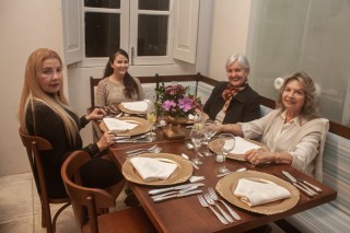 
<a style='margin-left: 5px;' class='btn btn-xs btn-social btn-facebook' href='https://www.facebook.com/sharer/sharer.php?u=https://galeramix.s01.web.getmuller.com.br/imagem/a109/800-800-90/conteudo/site_galerias/109/nona-cre-tijucas-jantar-dia-dos-namorados-galeramix-2.jpg' rel='popup' data-width='500' data-height='400'><i class='fa fa-facebook'></i>Compartilhar <span class='hidden-xs'>no Facebook</span>
</a> 
<a class='btn btn-default btn-xs' target='_blank' href='imagem/a109/800-800-90/conteudo/site_galerias/109/nona-cre-tijucas-jantar-dia-dos-namorados-galeramix-2.jpg'>
<span class='glyphicon glyphicon-cloud-download'></span> Salvar
</a>
