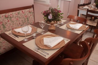 
<a style='margin-left: 5px;' class='btn btn-xs btn-social btn-facebook' href='https://www.facebook.com/sharer/sharer.php?u=https://galeramix.s01.web.getmuller.com.br/imagem/a109/800-800-90/conteudo/site_galerias/109/nona-cre-tijucas-jantar-dia-dos-namorados-galeramix-32.jpg' rel='popup' data-width='500' data-height='400'><i class='fa fa-facebook'></i>Compartilhar <span class='hidden-xs'>no Facebook</span>
</a> 
<a class='btn btn-default btn-xs' target='_blank' href='imagem/a109/800-800-90/conteudo/site_galerias/109/nona-cre-tijucas-jantar-dia-dos-namorados-galeramix-32.jpg'>
<span class='glyphicon glyphicon-cloud-download'></span> Salvar
</a>
