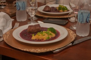 
<a style='margin-left: 5px;' class='btn btn-xs btn-social btn-facebook' href='https://www.facebook.com/sharer/sharer.php?u=https://galeramix.s01.web.getmuller.com.br/imagem/a109/800-800-90/conteudo/site_galerias/109/nona-cre-tijucas-jantar-dia-dos-namorados-galeramix-38.jpg' rel='popup' data-width='500' data-height='400'><i class='fa fa-facebook'></i>Compartilhar <span class='hidden-xs'>no Facebook</span>
</a> 
<a class='btn btn-default btn-xs' target='_blank' href='imagem/a109/800-800-90/conteudo/site_galerias/109/nona-cre-tijucas-jantar-dia-dos-namorados-galeramix-38.jpg'>
<span class='glyphicon glyphicon-cloud-download'></span> Salvar
</a>
