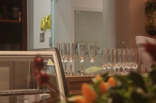 
<a style='margin-left: 5px;' class='btn btn-xs btn-social btn-facebook' href='https://www.facebook.com/sharer/sharer.php?u=https://galeramix.s01.web.getmuller.com.br/imagem/a109/800-800-90/conteudo/site_galerias/109/nona-cre-tijucas-jantar-dia-dos-namorados-galeramix-41.jpg' rel='popup' data-width='500' data-height='400'><i class='fa fa-facebook'></i>Compartilhar <span class='hidden-xs'>no Facebook</span>
</a> 
<a class='btn btn-default btn-xs' target='_blank' href='imagem/a109/800-800-90/conteudo/site_galerias/109/nona-cre-tijucas-jantar-dia-dos-namorados-galeramix-41.jpg'>
<span class='glyphicon glyphicon-cloud-download'></span> Salvar
</a>
