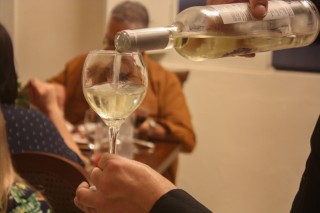 
<a style='margin-left: 5px;' class='btn btn-xs btn-social btn-facebook' href='https://www.facebook.com/sharer/sharer.php?u=https://galeramix.s01.web.getmuller.com.br/imagem/a109/800-800-90/conteudo/site_galerias/109/nona-cre-tijucas-jantar-dia-dos-namorados-galeramix-42.jpg' rel='popup' data-width='500' data-height='400'><i class='fa fa-facebook'></i>Compartilhar <span class='hidden-xs'>no Facebook</span>
</a> 
<a class='btn btn-default btn-xs' target='_blank' href='imagem/a109/800-800-90/conteudo/site_galerias/109/nona-cre-tijucas-jantar-dia-dos-namorados-galeramix-42.jpg'>
<span class='glyphicon glyphicon-cloud-download'></span> Salvar
</a>
