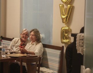 
<a style='margin-left: 5px;' class='btn btn-xs btn-social btn-facebook' href='https://www.facebook.com/sharer/sharer.php?u=https://galeramix.s01.web.getmuller.com.br/imagem/a109/800-800-90/conteudo/site_galerias/109/nona-cre-tijucas-jantar-dia-dos-namorados-galeramix-46.jpg' rel='popup' data-width='500' data-height='400'><i class='fa fa-facebook'></i>Compartilhar <span class='hidden-xs'>no Facebook</span>
</a> 
<a class='btn btn-default btn-xs' target='_blank' href='imagem/a109/800-800-90/conteudo/site_galerias/109/nona-cre-tijucas-jantar-dia-dos-namorados-galeramix-46.jpg'>
<span class='glyphicon glyphicon-cloud-download'></span> Salvar
</a>
