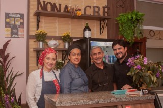 
<a style='margin-left: 5px;' class='btn btn-xs btn-social btn-facebook' href='https://www.facebook.com/sharer/sharer.php?u=https://galeramix.s01.web.getmuller.com.br/imagem/a109/800-800-90/conteudo/site_galerias/109/nona-cre-tijucas-jantar-dia-dos-namorados-galeramix-54.jpg' rel='popup' data-width='500' data-height='400'><i class='fa fa-facebook'></i>Compartilhar <span class='hidden-xs'>no Facebook</span>
</a> 
<a class='btn btn-default btn-xs' target='_blank' href='imagem/a109/800-800-90/conteudo/site_galerias/109/nona-cre-tijucas-jantar-dia-dos-namorados-galeramix-54.jpg'>
<span class='glyphicon glyphicon-cloud-download'></span> Salvar
</a>
