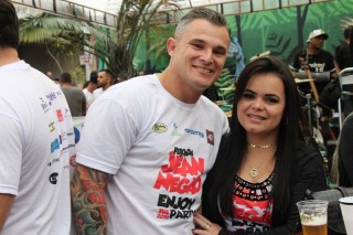 
            <a style='margin-left: 5px;' class='btn btn-xs btn-social btn-facebook' href='https://www.facebook.com/sharer/sharer.php?u=https://galeramix.s01.web.getmuller.com.br/imagem/a110/800-800-90/conteudo/site_galerias/110/feijoada-do-jean-negao-2019-103.jpg' rel='popup' data-width='500' data-height='400'><i class='fa fa-facebook'></i>Compartilhar <span class='hidden-xs'>no Facebook</span>
        </a> 
        <a class='btn btn-default btn-xs' target='_blank' href='imagem/a110/800-800-90/conteudo/site_galerias/110/feijoada-do-jean-negao-2019-103.jpg'>
            <span class='glyphicon glyphicon-cloud-download'></span> Salvar
        </a>
        