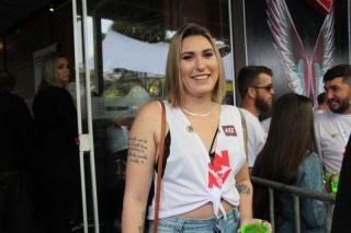 
        <a style='margin-left: 5px;' class='btn btn-xs btn-social btn-facebook' href='https://www.facebook.com/sharer/sharer.php?u=https://galeramix.s01.web.getmuller.com.br/imagem/a110/800-800-90/conteudo/site_galerias/110/feijoada-do-jean-negao-2019-104.jpg' rel='popup' data-width='500' data-height='400'><i class='fa fa-facebook'></i>Compartilhar <span class='hidden-xs'>no Facebook</span>
    </a> 
    <a class='btn btn-default btn-xs' target='_blank' href='imagem/a110/800-800-90/conteudo/site_galerias/110/feijoada-do-jean-negao-2019-104.jpg'>
        <span class='glyphicon glyphicon-cloud-download'></span> Salvar
    </a>
    