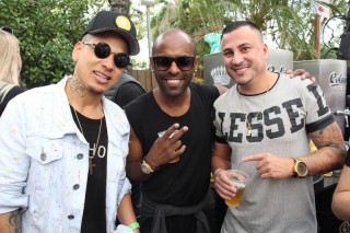 
<a style='margin-left: 5px;' class='btn btn-xs btn-social btn-facebook' href='https://www.facebook.com/sharer/sharer.php?u=https://galeramix.s01.web.getmuller.com.br/imagem/a110/800-800-90/conteudo/site_galerias/110/feijoada-do-jean-negao-2019-106.jpg' rel='popup' data-width='500' data-height='400'><i class='fa fa-facebook'></i>Compartilhar <span class='hidden-xs'>no Facebook</span>
</a> 
<a class='btn btn-default btn-xs' target='_blank' href='imagem/a110/800-800-90/conteudo/site_galerias/110/feijoada-do-jean-negao-2019-106.jpg'>
<span class='glyphicon glyphicon-cloud-download'></span> Salvar
</a>
