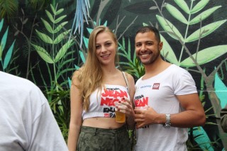 
<a style='margin-left: 5px;' class='btn btn-xs btn-social btn-facebook' href='https://www.facebook.com/sharer/sharer.php?u=https://galeramix.s01.web.getmuller.com.br/imagem/a110/800-800-90/conteudo/site_galerias/110/feijoada-do-jean-negao-2019-116.jpg' rel='popup' data-width='500' data-height='400'><i class='fa fa-facebook'></i>Compartilhar <span class='hidden-xs'>no Facebook</span>
</a> 
<a class='btn btn-default btn-xs' target='_blank' href='imagem/a110/800-800-90/conteudo/site_galerias/110/feijoada-do-jean-negao-2019-116.jpg'>
<span class='glyphicon glyphicon-cloud-download'></span> Salvar
</a>
