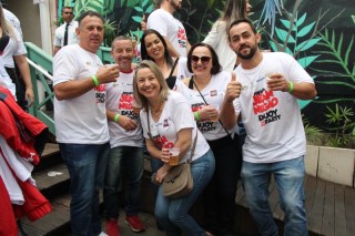 
<a style='margin-left: 5px;' class='btn btn-xs btn-social btn-facebook' href='https://www.facebook.com/sharer/sharer.php?u=https://galeramix.s01.web.getmuller.com.br/imagem/a110/800-800-90/conteudo/site_galerias/110/feijoada-do-jean-negao-2019-118.jpg' rel='popup' data-width='500' data-height='400'><i class='fa fa-facebook'></i>Compartilhar <span class='hidden-xs'>no Facebook</span>
</a> 
<a class='btn btn-default btn-xs' target='_blank' href='imagem/a110/800-800-90/conteudo/site_galerias/110/feijoada-do-jean-negao-2019-118.jpg'>
<span class='glyphicon glyphicon-cloud-download'></span> Salvar
</a>
