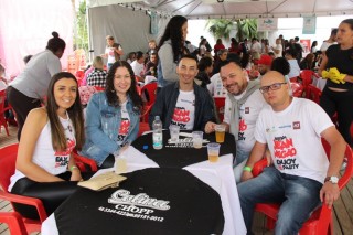 
<a style='margin-left: 5px;' class='btn btn-xs btn-social btn-facebook' href='https://www.facebook.com/sharer/sharer.php?u=https://galeramix.s01.web.getmuller.com.br/imagem/a110/800-800-90/conteudo/site_galerias/110/feijoada-do-jean-negao-2019-122.jpg' rel='popup' data-width='500' data-height='400'><i class='fa fa-facebook'></i>Compartilhar <span class='hidden-xs'>no Facebook</span>
</a> 
<a class='btn btn-default btn-xs' target='_blank' href='imagem/a110/800-800-90/conteudo/site_galerias/110/feijoada-do-jean-negao-2019-122.jpg'>
<span class='glyphicon glyphicon-cloud-download'></span> Salvar
</a>
