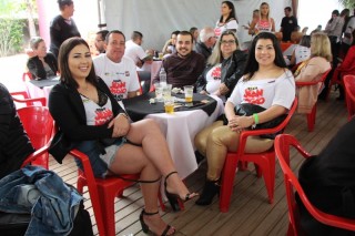 
<a style='margin-left: 5px;' class='btn btn-xs btn-social btn-facebook' href='https://www.facebook.com/sharer/sharer.php?u=https://galeramix.s01.web.getmuller.com.br/imagem/a110/800-800-90/conteudo/site_galerias/110/feijoada-do-jean-negao-2019-127.jpg' rel='popup' data-width='500' data-height='400'><i class='fa fa-facebook'></i>Compartilhar <span class='hidden-xs'>no Facebook</span>
</a> 
<a class='btn btn-default btn-xs' target='_blank' href='imagem/a110/800-800-90/conteudo/site_galerias/110/feijoada-do-jean-negao-2019-127.jpg'>
<span class='glyphicon glyphicon-cloud-download'></span> Salvar
</a>
