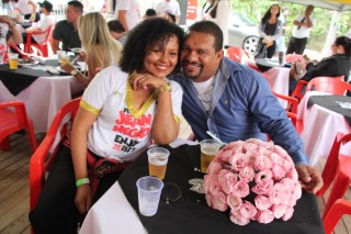 
<a style='margin-left: 5px;' class='btn btn-xs btn-social btn-facebook' href='https://www.facebook.com/sharer/sharer.php?u=https://galeramix.s01.web.getmuller.com.br/imagem/a110/800-800-90/conteudo/site_galerias/110/feijoada-do-jean-negao-2019-128.jpg' rel='popup' data-width='500' data-height='400'><i class='fa fa-facebook'></i>Compartilhar <span class='hidden-xs'>no Facebook</span>
</a> 
<a class='btn btn-default btn-xs' target='_blank' href='imagem/a110/800-800-90/conteudo/site_galerias/110/feijoada-do-jean-negao-2019-128.jpg'>
<span class='glyphicon glyphicon-cloud-download'></span> Salvar
</a>
