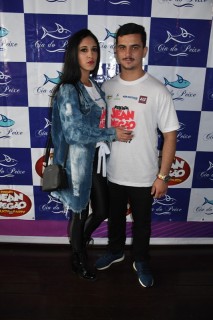 
<a style='margin-left: 5px;' class='btn btn-xs btn-social btn-facebook' href='https://www.facebook.com/sharer/sharer.php?u=https://galeramix.s01.web.getmuller.com.br/imagem/a110/800-800-90/conteudo/site_galerias/110/feijoada-do-jean-negao-2019-13.jpg' rel='popup' data-width='500' data-height='400'><i class='fa fa-facebook'></i>Compartilhar <span class='hidden-xs'>no Facebook</span>
</a> 
<a class='btn btn-default btn-xs' target='_blank' href='imagem/a110/800-800-90/conteudo/site_galerias/110/feijoada-do-jean-negao-2019-13.jpg'>
<span class='glyphicon glyphicon-cloud-download'></span> Salvar
</a>
