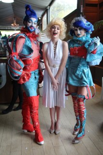 
<a style='margin-left: 5px;' class='btn btn-xs btn-social btn-facebook' href='https://www.facebook.com/sharer/sharer.php?u=https://galeramix.s01.web.getmuller.com.br/imagem/a110/800-800-90/conteudo/site_galerias/110/feijoada-do-jean-negao-2019-130.jpg' rel='popup' data-width='500' data-height='400'><i class='fa fa-facebook'></i>Compartilhar <span class='hidden-xs'>no Facebook</span>
</a> 
<a class='btn btn-default btn-xs' target='_blank' href='imagem/a110/800-800-90/conteudo/site_galerias/110/feijoada-do-jean-negao-2019-130.jpg'>
<span class='glyphicon glyphicon-cloud-download'></span> Salvar
</a>
