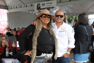 
<a style='margin-left: 5px;' class='btn btn-xs btn-social btn-facebook' href='https://www.facebook.com/sharer/sharer.php?u=https://galeramix.s01.web.getmuller.com.br/imagem/a110/800-800-90/conteudo/site_galerias/110/feijoada-do-jean-negao-2019-133.jpg' rel='popup' data-width='500' data-height='400'><i class='fa fa-facebook'></i>Compartilhar <span class='hidden-xs'>no Facebook</span>
</a> 
<a class='btn btn-default btn-xs' target='_blank' href='imagem/a110/800-800-90/conteudo/site_galerias/110/feijoada-do-jean-negao-2019-133.jpg'>
<span class='glyphicon glyphicon-cloud-download'></span> Salvar
</a>
