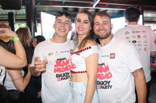 
<a style='margin-left: 5px;' class='btn btn-xs btn-social btn-facebook' href='https://www.facebook.com/sharer/sharer.php?u=https://galeramix.s01.web.getmuller.com.br/imagem/a110/800-800-90/conteudo/site_galerias/110/feijoada-do-jean-negao-2019-136.jpg' rel='popup' data-width='500' data-height='400'><i class='fa fa-facebook'></i>Compartilhar <span class='hidden-xs'>no Facebook</span>
</a> 
<a class='btn btn-default btn-xs' target='_blank' href='imagem/a110/800-800-90/conteudo/site_galerias/110/feijoada-do-jean-negao-2019-136.jpg'>
<span class='glyphicon glyphicon-cloud-download'></span> Salvar
</a>
