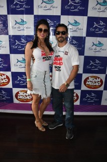 
<a style='margin-left: 5px;' class='btn btn-xs btn-social btn-facebook' href='https://www.facebook.com/sharer/sharer.php?u=https://galeramix.s01.web.getmuller.com.br/imagem/a110/800-800-90/conteudo/site_galerias/110/feijoada-do-jean-negao-2019-14.jpg' rel='popup' data-width='500' data-height='400'><i class='fa fa-facebook'></i>Compartilhar <span class='hidden-xs'>no Facebook</span>
</a> 
<a class='btn btn-default btn-xs' target='_blank' href='imagem/a110/800-800-90/conteudo/site_galerias/110/feijoada-do-jean-negao-2019-14.jpg'>
<span class='glyphicon glyphicon-cloud-download'></span> Salvar
</a>
