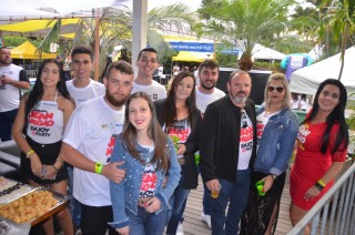 
<a style='margin-left: 5px;' class='btn btn-xs btn-social btn-facebook' href='https://www.facebook.com/sharer/sharer.php?u=https://galeramix.s01.web.getmuller.com.br/imagem/a110/800-800-90/conteudo/site_galerias/110/feijoada-do-jean-negao-2019-148.jpg' rel='popup' data-width='500' data-height='400'><i class='fa fa-facebook'></i>Compartilhar <span class='hidden-xs'>no Facebook</span>
</a> 
<a class='btn btn-default btn-xs' target='_blank' href='imagem/a110/800-800-90/conteudo/site_galerias/110/feijoada-do-jean-negao-2019-148.jpg'>
<span class='glyphicon glyphicon-cloud-download'></span> Salvar
</a>
