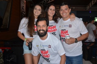 
<a style='margin-left: 5px;' class='btn btn-xs btn-social btn-facebook' href='https://www.facebook.com/sharer/sharer.php?u=https://galeramix.s01.web.getmuller.com.br/imagem/a110/800-800-90/conteudo/site_galerias/110/feijoada-do-jean-negao-2019-150.jpg' rel='popup' data-width='500' data-height='400'><i class='fa fa-facebook'></i>Compartilhar <span class='hidden-xs'>no Facebook</span>
</a> 
<a class='btn btn-default btn-xs' target='_blank' href='imagem/a110/800-800-90/conteudo/site_galerias/110/feijoada-do-jean-negao-2019-150.jpg'>
<span class='glyphicon glyphicon-cloud-download'></span> Salvar
</a>
