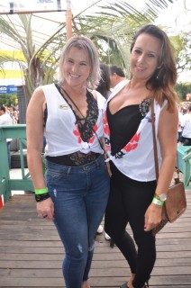 
<a style='margin-left: 5px;' class='btn btn-xs btn-social btn-facebook' href='https://www.facebook.com/sharer/sharer.php?u=https://galeramix.s01.web.getmuller.com.br/imagem/a110/800-800-90/conteudo/site_galerias/110/feijoada-do-jean-negao-2019-155.jpg' rel='popup' data-width='500' data-height='400'><i class='fa fa-facebook'></i>Compartilhar <span class='hidden-xs'>no Facebook</span>
</a> 
<a class='btn btn-default btn-xs' target='_blank' href='imagem/a110/800-800-90/conteudo/site_galerias/110/feijoada-do-jean-negao-2019-155.jpg'>
<span class='glyphicon glyphicon-cloud-download'></span> Salvar
</a>
