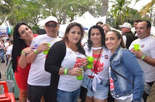 
<a style='margin-left: 5px;' class='btn btn-xs btn-social btn-facebook' href='https://www.facebook.com/sharer/sharer.php?u=https://galeramix.s01.web.getmuller.com.br/imagem/a110/800-800-90/conteudo/site_galerias/110/feijoada-do-jean-negao-2019-158.jpg' rel='popup' data-width='500' data-height='400'><i class='fa fa-facebook'></i>Compartilhar <span class='hidden-xs'>no Facebook</span>
</a> 
<a class='btn btn-default btn-xs' target='_blank' href='imagem/a110/800-800-90/conteudo/site_galerias/110/feijoada-do-jean-negao-2019-158.jpg'>
<span class='glyphicon glyphicon-cloud-download'></span> Salvar
</a>
