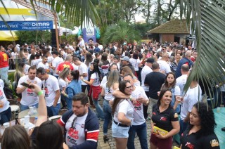 
<a style='margin-left: 5px;' class='btn btn-xs btn-social btn-facebook' href='https://www.facebook.com/sharer/sharer.php?u=https://galeramix.s01.web.getmuller.com.br/imagem/a110/800-800-90/conteudo/site_galerias/110/feijoada-do-jean-negao-2019-159.jpg' rel='popup' data-width='500' data-height='400'><i class='fa fa-facebook'></i>Compartilhar <span class='hidden-xs'>no Facebook</span>
</a> 
<a class='btn btn-default btn-xs' target='_blank' href='imagem/a110/800-800-90/conteudo/site_galerias/110/feijoada-do-jean-negao-2019-159.jpg'>
<span class='glyphicon glyphicon-cloud-download'></span> Salvar
</a>
