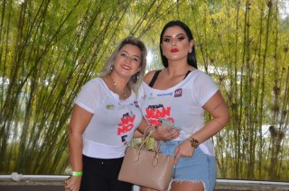 
<a style='margin-left: 5px;' class='btn btn-xs btn-social btn-facebook' href='https://www.facebook.com/sharer/sharer.php?u=https://galeramix.s01.web.getmuller.com.br/imagem/a110/800-800-90/conteudo/site_galerias/110/feijoada-do-jean-negao-2019-164.jpg' rel='popup' data-width='500' data-height='400'><i class='fa fa-facebook'></i>Compartilhar <span class='hidden-xs'>no Facebook</span>
</a> 
<a class='btn btn-default btn-xs' target='_blank' href='imagem/a110/800-800-90/conteudo/site_galerias/110/feijoada-do-jean-negao-2019-164.jpg'>
<span class='glyphicon glyphicon-cloud-download'></span> Salvar
</a>
