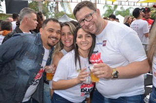 
<a style='margin-left: 5px;' class='btn btn-xs btn-social btn-facebook' href='https://www.facebook.com/sharer/sharer.php?u=https://galeramix.s01.web.getmuller.com.br/imagem/a110/800-800-90/conteudo/site_galerias/110/feijoada-do-jean-negao-2019-167.jpg' rel='popup' data-width='500' data-height='400'><i class='fa fa-facebook'></i>Compartilhar <span class='hidden-xs'>no Facebook</span>
</a> 
<a class='btn btn-default btn-xs' target='_blank' href='imagem/a110/800-800-90/conteudo/site_galerias/110/feijoada-do-jean-negao-2019-167.jpg'>
<span class='glyphicon glyphicon-cloud-download'></span> Salvar
</a>
