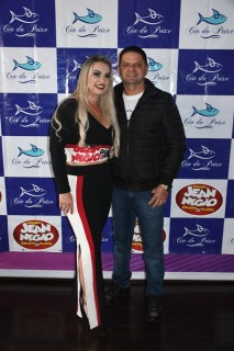 
<a style='margin-left: 5px;' class='btn btn-xs btn-social btn-facebook' href='https://www.facebook.com/sharer/sharer.php?u=https://galeramix.s01.web.getmuller.com.br/imagem/a110/800-800-90/conteudo/site_galerias/110/feijoada-do-jean-negao-2019-17.jpg' rel='popup' data-width='500' data-height='400'><i class='fa fa-facebook'></i>Compartilhar <span class='hidden-xs'>no Facebook</span>
</a> 
<a class='btn btn-default btn-xs' target='_blank' href='imagem/a110/800-800-90/conteudo/site_galerias/110/feijoada-do-jean-negao-2019-17.jpg'>
<span class='glyphicon glyphicon-cloud-download'></span> Salvar
</a>
