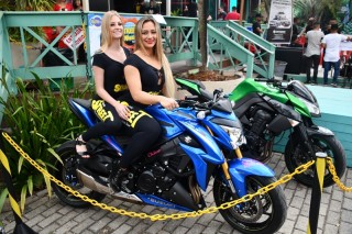 
<a style='margin-left: 5px;' class='btn btn-xs btn-social btn-facebook' href='https://www.facebook.com/sharer/sharer.php?u=https://galeramix.s01.web.getmuller.com.br/imagem/a110/800-800-90/conteudo/site_galerias/110/feijoada-do-jean-negao-2019-171.jpg' rel='popup' data-width='500' data-height='400'><i class='fa fa-facebook'></i>Compartilhar <span class='hidden-xs'>no Facebook</span>
</a> 
<a class='btn btn-default btn-xs' target='_blank' href='imagem/a110/800-800-90/conteudo/site_galerias/110/feijoada-do-jean-negao-2019-171.jpg'>
<span class='glyphicon glyphicon-cloud-download'></span> Salvar
</a>
