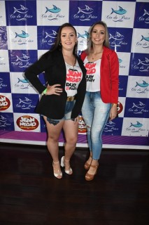 
<a style='margin-left: 5px;' class='btn btn-xs btn-social btn-facebook' href='https://www.facebook.com/sharer/sharer.php?u=https://galeramix.s01.web.getmuller.com.br/imagem/a110/800-800-90/conteudo/site_galerias/110/feijoada-do-jean-negao-2019-177.jpg' rel='popup' data-width='500' data-height='400'><i class='fa fa-facebook'></i>Compartilhar <span class='hidden-xs'>no Facebook</span>
</a> 
<a class='btn btn-default btn-xs' target='_blank' href='imagem/a110/800-800-90/conteudo/site_galerias/110/feijoada-do-jean-negao-2019-177.jpg'>
<span class='glyphicon glyphicon-cloud-download'></span> Salvar
</a>
