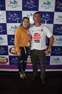 
<a style='margin-left: 5px;' class='btn btn-xs btn-social btn-facebook' href='https://www.facebook.com/sharer/sharer.php?u=https://galeramix.s01.web.getmuller.com.br/imagem/a110/800-800-90/conteudo/site_galerias/110/feijoada-do-jean-negao-2019-180.jpg' rel='popup' data-width='500' data-height='400'><i class='fa fa-facebook'></i>Compartilhar <span class='hidden-xs'>no Facebook</span>
</a> 
<a class='btn btn-default btn-xs' target='_blank' href='imagem/a110/800-800-90/conteudo/site_galerias/110/feijoada-do-jean-negao-2019-180.jpg'>
<span class='glyphicon glyphicon-cloud-download'></span> Salvar
</a>
