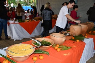 
<a style='margin-left: 5px;' class='btn btn-xs btn-social btn-facebook' href='https://www.facebook.com/sharer/sharer.php?u=https://galeramix.s01.web.getmuller.com.br/imagem/a110/800-800-90/conteudo/site_galerias/110/feijoada-do-jean-negao-2019-23.jpg' rel='popup' data-width='500' data-height='400'><i class='fa fa-facebook'></i>Compartilhar <span class='hidden-xs'>no Facebook</span>
</a> 
<a class='btn btn-default btn-xs' target='_blank' href='imagem/a110/800-800-90/conteudo/site_galerias/110/feijoada-do-jean-negao-2019-23.jpg'>
<span class='glyphicon glyphicon-cloud-download'></span> Salvar
</a>
