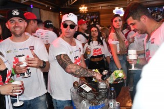 
<a style='margin-left: 5px;' class='btn btn-xs btn-social btn-facebook' href='https://www.facebook.com/sharer/sharer.php?u=https://galeramix.s01.web.getmuller.com.br/imagem/a110/800-800-90/conteudo/site_galerias/110/feijoada-do-jean-negao-2019-30.jpg' rel='popup' data-width='500' data-height='400'><i class='fa fa-facebook'></i>Compartilhar <span class='hidden-xs'>no Facebook</span>
</a> 
<a class='btn btn-default btn-xs' target='_blank' href='imagem/a110/800-800-90/conteudo/site_galerias/110/feijoada-do-jean-negao-2019-30.jpg'>
<span class='glyphicon glyphicon-cloud-download'></span> Salvar
</a>
