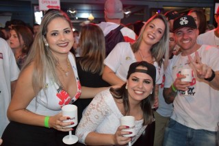 
<a style='margin-left: 5px;' class='btn btn-xs btn-social btn-facebook' href='https://www.facebook.com/sharer/sharer.php?u=https://galeramix.s01.web.getmuller.com.br/imagem/a110/800-800-90/conteudo/site_galerias/110/feijoada-do-jean-negao-2019-33.jpg' rel='popup' data-width='500' data-height='400'><i class='fa fa-facebook'></i>Compartilhar <span class='hidden-xs'>no Facebook</span>
</a> 
<a class='btn btn-default btn-xs' target='_blank' href='imagem/a110/800-800-90/conteudo/site_galerias/110/feijoada-do-jean-negao-2019-33.jpg'>
<span class='glyphicon glyphicon-cloud-download'></span> Salvar
</a>
