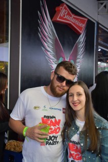 
<a style='margin-left: 5px;' class='btn btn-xs btn-social btn-facebook' href='https://www.facebook.com/sharer/sharer.php?u=https://galeramix.s01.web.getmuller.com.br/imagem/a110/800-800-90/conteudo/site_galerias/110/feijoada-do-jean-negao-2019-34.jpg' rel='popup' data-width='500' data-height='400'><i class='fa fa-facebook'></i>Compartilhar <span class='hidden-xs'>no Facebook</span>
</a> 
<a class='btn btn-default btn-xs' target='_blank' href='imagem/a110/800-800-90/conteudo/site_galerias/110/feijoada-do-jean-negao-2019-34.jpg'>
<span class='glyphicon glyphicon-cloud-download'></span> Salvar
</a>
