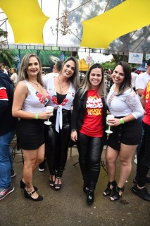 
<a style='margin-left: 5px;' class='btn btn-xs btn-social btn-facebook' href='https://www.facebook.com/sharer/sharer.php?u=https://galeramix.s01.web.getmuller.com.br/imagem/a110/800-800-90/conteudo/site_galerias/110/feijoada-do-jean-negao-2019-36.jpg' rel='popup' data-width='500' data-height='400'><i class='fa fa-facebook'></i>Compartilhar <span class='hidden-xs'>no Facebook</span>
</a> 
<a class='btn btn-default btn-xs' target='_blank' href='imagem/a110/800-800-90/conteudo/site_galerias/110/feijoada-do-jean-negao-2019-36.jpg'>
<span class='glyphicon glyphicon-cloud-download'></span> Salvar
</a>
