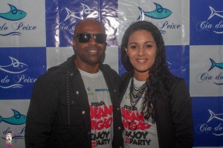 
<a style='margin-left: 5px;' class='btn btn-xs btn-social btn-facebook' href='https://www.facebook.com/sharer/sharer.php?u=https://galeramix.s01.web.getmuller.com.br/imagem/a110/800-800-90/conteudo/site_galerias/110/feijoada-do-jean-negao-2019-42.jpg' rel='popup' data-width='500' data-height='400'><i class='fa fa-facebook'></i>Compartilhar <span class='hidden-xs'>no Facebook</span>
</a> 
<a class='btn btn-default btn-xs' target='_blank' href='imagem/a110/800-800-90/conteudo/site_galerias/110/feijoada-do-jean-negao-2019-42.jpg'>
<span class='glyphicon glyphicon-cloud-download'></span> Salvar
</a>
