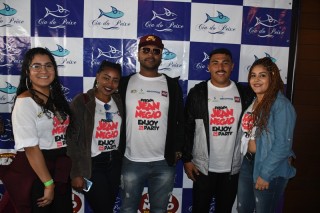 
<a style='margin-left: 5px;' class='btn btn-xs btn-social btn-facebook' href='https://www.facebook.com/sharer/sharer.php?u=https://galeramix.s01.web.getmuller.com.br/imagem/a110/800-800-90/conteudo/site_galerias/110/feijoada-do-jean-negao-2019-5.jpg' rel='popup' data-width='500' data-height='400'><i class='fa fa-facebook'></i>Compartilhar <span class='hidden-xs'>no Facebook</span>
</a> 
<a class='btn btn-default btn-xs' target='_blank' href='imagem/a110/800-800-90/conteudo/site_galerias/110/feijoada-do-jean-negao-2019-5.jpg'>
<span class='glyphicon glyphicon-cloud-download'></span> Salvar
</a>
