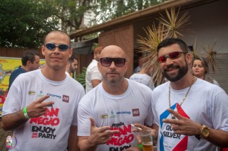 
<a style='margin-left: 5px;' class='btn btn-xs btn-social btn-facebook' href='https://www.facebook.com/sharer/sharer.php?u=https://galeramix.s01.web.getmuller.com.br/imagem/a110/800-800-90/conteudo/site_galerias/110/feijoada-do-jean-negao-2019-51.jpg' rel='popup' data-width='500' data-height='400'><i class='fa fa-facebook'></i>Compartilhar <span class='hidden-xs'>no Facebook</span>
</a> 
<a class='btn btn-default btn-xs' target='_blank' href='imagem/a110/800-800-90/conteudo/site_galerias/110/feijoada-do-jean-negao-2019-51.jpg'>
<span class='glyphicon glyphicon-cloud-download'></span> Salvar
</a>
