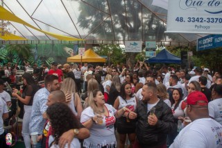 
<a style='margin-left: 5px;' class='btn btn-xs btn-social btn-facebook' href='https://www.facebook.com/sharer/sharer.php?u=https://galeramix.s01.web.getmuller.com.br/imagem/a110/800-800-90/conteudo/site_galerias/110/feijoada-do-jean-negao-2019-53.jpg' rel='popup' data-width='500' data-height='400'><i class='fa fa-facebook'></i>Compartilhar <span class='hidden-xs'>no Facebook</span>
</a> 
<a class='btn btn-default btn-xs' target='_blank' href='imagem/a110/800-800-90/conteudo/site_galerias/110/feijoada-do-jean-negao-2019-53.jpg'>
<span class='glyphicon glyphicon-cloud-download'></span> Salvar
</a>
