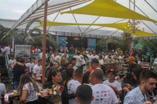 
<a style='margin-left: 5px;' class='btn btn-xs btn-social btn-facebook' href='https://www.facebook.com/sharer/sharer.php?u=https://galeramix.s01.web.getmuller.com.br/imagem/a110/800-800-90/conteudo/site_galerias/110/feijoada-do-jean-negao-2019-54.jpg' rel='popup' data-width='500' data-height='400'><i class='fa fa-facebook'></i>Compartilhar <span class='hidden-xs'>no Facebook</span>
</a> 
<a class='btn btn-default btn-xs' target='_blank' href='imagem/a110/800-800-90/conteudo/site_galerias/110/feijoada-do-jean-negao-2019-54.jpg'>
<span class='glyphicon glyphicon-cloud-download'></span> Salvar
</a>
