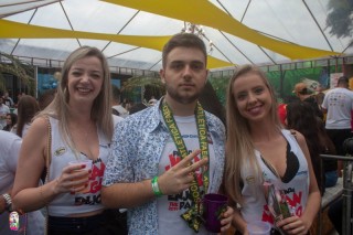 
<a style='margin-left: 5px;' class='btn btn-xs btn-social btn-facebook' href='https://www.facebook.com/sharer/sharer.php?u=https://galeramix.s01.web.getmuller.com.br/imagem/a110/800-800-90/conteudo/site_galerias/110/feijoada-do-jean-negao-2019-56.jpg' rel='popup' data-width='500' data-height='400'><i class='fa fa-facebook'></i>Compartilhar <span class='hidden-xs'>no Facebook</span>
</a> 
<a class='btn btn-default btn-xs' target='_blank' href='imagem/a110/800-800-90/conteudo/site_galerias/110/feijoada-do-jean-negao-2019-56.jpg'>
<span class='glyphicon glyphicon-cloud-download'></span> Salvar
</a>
