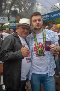 
<a style='margin-left: 5px;' class='btn btn-xs btn-social btn-facebook' href='https://www.facebook.com/sharer/sharer.php?u=https://galeramix.s01.web.getmuller.com.br/imagem/a110/800-800-90/conteudo/site_galerias/110/feijoada-do-jean-negao-2019-59.jpg' rel='popup' data-width='500' data-height='400'><i class='fa fa-facebook'></i>Compartilhar <span class='hidden-xs'>no Facebook</span>
</a> 
<a class='btn btn-default btn-xs' target='_blank' href='imagem/a110/800-800-90/conteudo/site_galerias/110/feijoada-do-jean-negao-2019-59.jpg'>
<span class='glyphicon glyphicon-cloud-download'></span> Salvar
</a>
