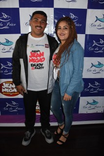 
<a style='margin-left: 5px;' class='btn btn-xs btn-social btn-facebook' href='https://www.facebook.com/sharer/sharer.php?u=https://galeramix.s01.web.getmuller.com.br/imagem/a110/800-800-90/conteudo/site_galerias/110/feijoada-do-jean-negao-2019-6.jpg' rel='popup' data-width='500' data-height='400'><i class='fa fa-facebook'></i>Compartilhar <span class='hidden-xs'>no Facebook</span>
</a> 
<a class='btn btn-default btn-xs' target='_blank' href='imagem/a110/800-800-90/conteudo/site_galerias/110/feijoada-do-jean-negao-2019-6.jpg'>
<span class='glyphicon glyphicon-cloud-download'></span> Salvar
</a>
