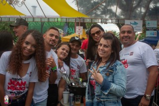 
<a style='margin-left: 5px;' class='btn btn-xs btn-social btn-facebook' href='https://www.facebook.com/sharer/sharer.php?u=https://galeramix.s01.web.getmuller.com.br/imagem/a110/800-800-90/conteudo/site_galerias/110/feijoada-do-jean-negao-2019-62.jpg' rel='popup' data-width='500' data-height='400'><i class='fa fa-facebook'></i>Compartilhar <span class='hidden-xs'>no Facebook</span>
</a> 
<a class='btn btn-default btn-xs' target='_blank' href='imagem/a110/800-800-90/conteudo/site_galerias/110/feijoada-do-jean-negao-2019-62.jpg'>
<span class='glyphicon glyphicon-cloud-download'></span> Salvar
</a>
