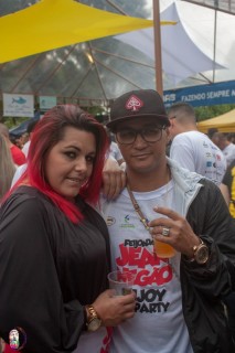 
<a style='margin-left: 5px;' class='btn btn-xs btn-social btn-facebook' href='https://www.facebook.com/sharer/sharer.php?u=https://galeramix.s01.web.getmuller.com.br/imagem/a110/800-800-90/conteudo/site_galerias/110/feijoada-do-jean-negao-2019-67.jpg' rel='popup' data-width='500' data-height='400'><i class='fa fa-facebook'></i>Compartilhar <span class='hidden-xs'>no Facebook</span>
</a> 
<a class='btn btn-default btn-xs' target='_blank' href='imagem/a110/800-800-90/conteudo/site_galerias/110/feijoada-do-jean-negao-2019-67.jpg'>
<span class='glyphicon glyphicon-cloud-download'></span> Salvar
</a>
